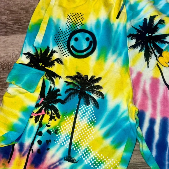 Men’s Maison Noir Tie Dye Shorts - Picture 3 of 6